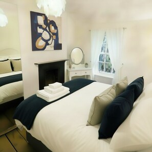 2 dormitoris, planxa i posts de planxar, Internet i roba de llit 