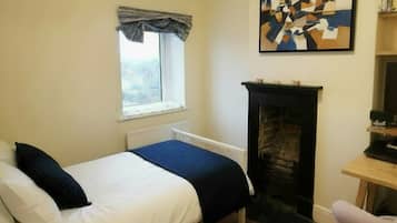 2 bedrooms, iron/ironing board, internet, bed sheets