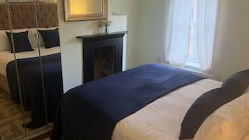 2 chambres, fer et planche à repasser, Wi-Fi gratuit, draps fournis