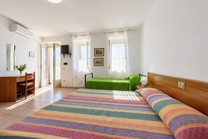 1 bedroom, WiFi, bed sheets - San Michele - B&B 21 with Veranda, Wi-Fi and Air Conditioning (Mattinata)