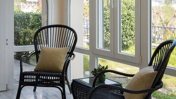 Exclusive Villa, Balcony, Sea View | Living area