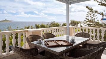 Deluxe Villa, Sea View | Balcony