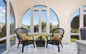 Exclusive Villa, Balcony, Sea View | Living area | 45-inch Smart TV with satellite channels - Seashore Villas Tinos (Tinos)