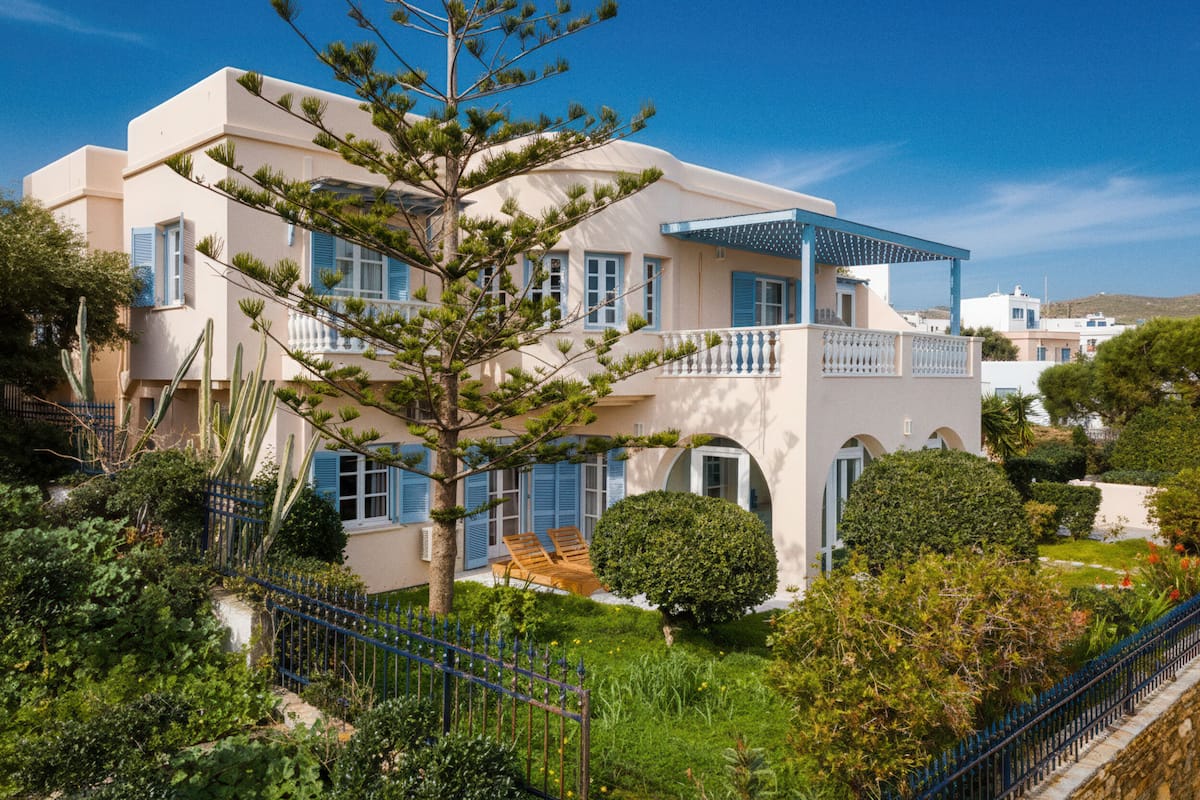 Exclusive Villa, Balcony, Sea View | Meja, langsir/tirai gelap terus, kalis bunyi, seterika/papan seterika