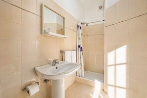 A bathroom with a sink, mirror, shower, and toilet. - San Michele - 25 - Bed & Breakfast with Sea View, Wi-Fi and Air Conditioning (Mattinata)