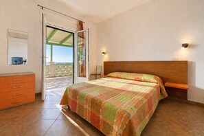 1 bedroom, WiFi, bed sheets - San Michele - 3 - Bed & Breakfast with Sea View, Wi-Fi and Air Conditioning (Mattinata)