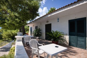 Outdoor dining - San Michele - 3 - Bed & Breakfast with Sea View, Wi-Fi and Air Conditioning (Mattinata)