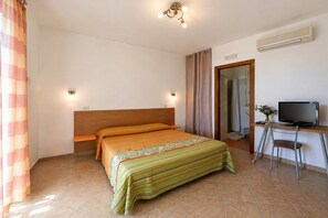 1 bedroom, WiFi, bed sheets - San Michele - 4 - Bed & Breakfast with Sea View, Wi-Fi and Air Conditioning (Mattinata)