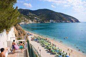 Beach nearby - San Michele - 1 - Bungalow with Sea View Window, Wi-Fi and Air Conditioning (Mattinata)