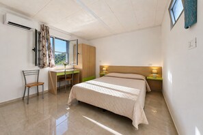 1 bedroom, WiFi, bed sheets - San Michele - 11 - Bungalow with Sea View Window, Wi-Fi and Air Conditioning (Mattinata)