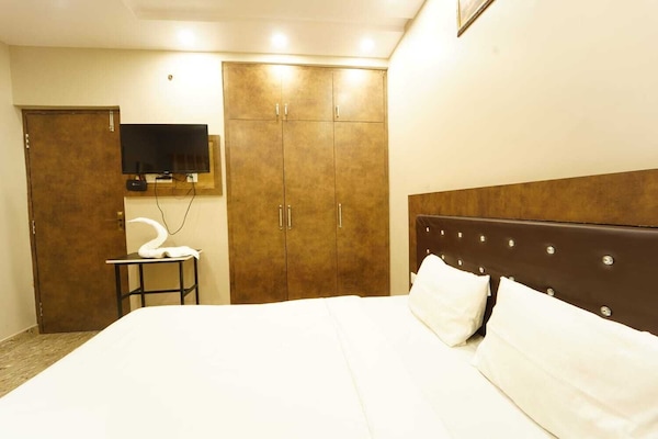 Deluxe Double or Twin Room | Desk, laptop workspace, free WiFi