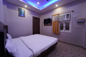 Deluxe Double or Twin Room | Desk, laptop workspace, free WiFi - Saharsh Banquet Hall And Hotels  (Patna)