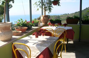 Unclassified image, 4 of 22, button - San Michele - 3 - Bungalow with Sea View Window, Wi-Fi and Air Conditioning (Mattinata)