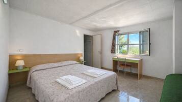 1 habitación, wifi y ropa de cama