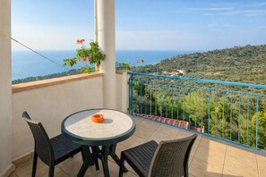 Outdoor dining - San Michele - 3 - Bungalow with Sea View Window, Wi-Fi and Air Conditioning (Mattinata)