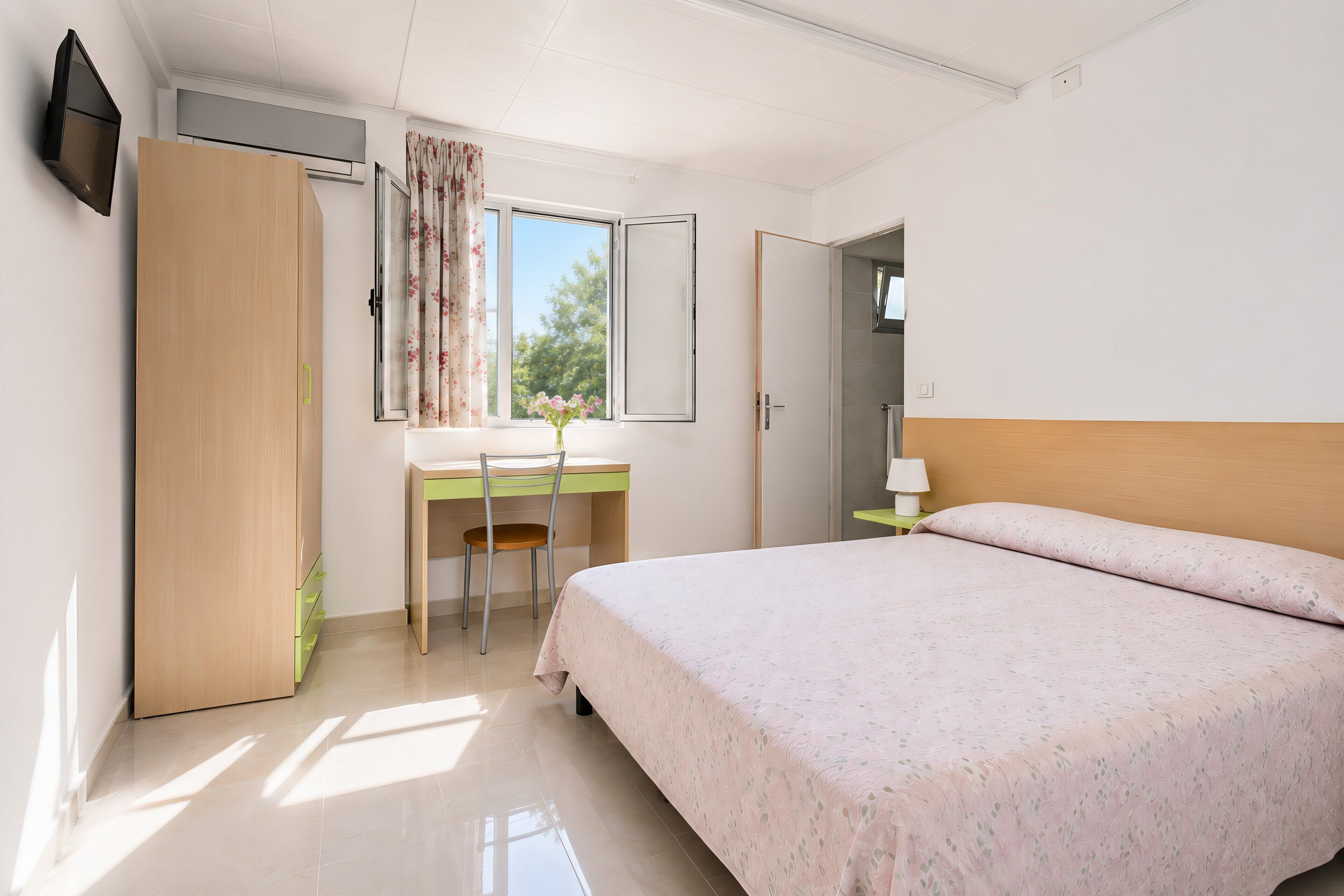 1 bedroom, WiFi, bed sheets