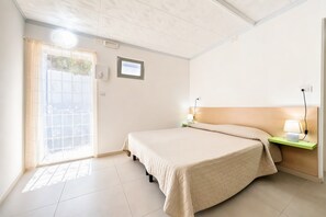 1 bedroom, WiFi, bed sheets - San Michele - 5 - Bungalow with Sea View Window, Wi-Fi and Air Conditioning (Mattinata)