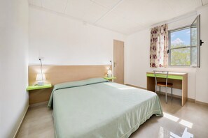 1 bedroom, WiFi, bed sheets - San Michele - 9 - Bungalow with Sea View Window, Wi-Fi, and Air Conditioning (Mattinata)