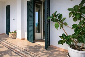 Exterior detail - San Michele - 9 - Bungalow with Sea View Window, Wi-Fi, and Air Conditioning (Mattinata)