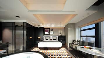 SEYA 270° Panoramic Suite with Bathtub (100-inch Projector, Bose Sound) | In-room safe, blackout curtains, iron/ironing board