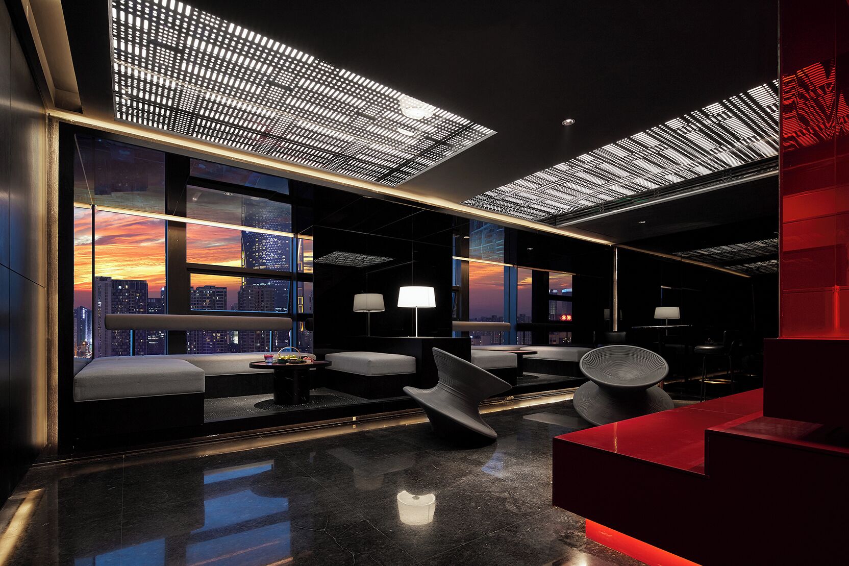 ال منشأة من الداخل