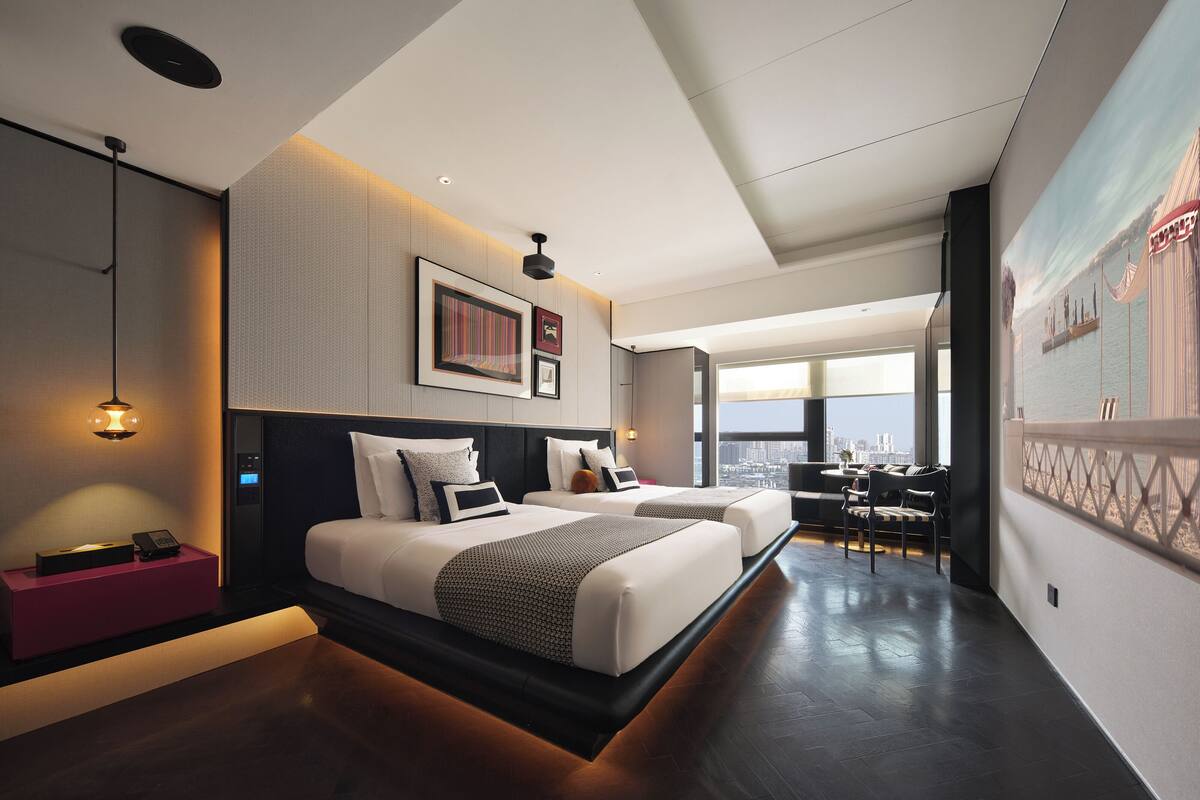 Kamar Twin Klasik, Pembersihan Kamar, pemandangan kota | Brankas, tirai kedap cahaya, dan setrika/meja setrika