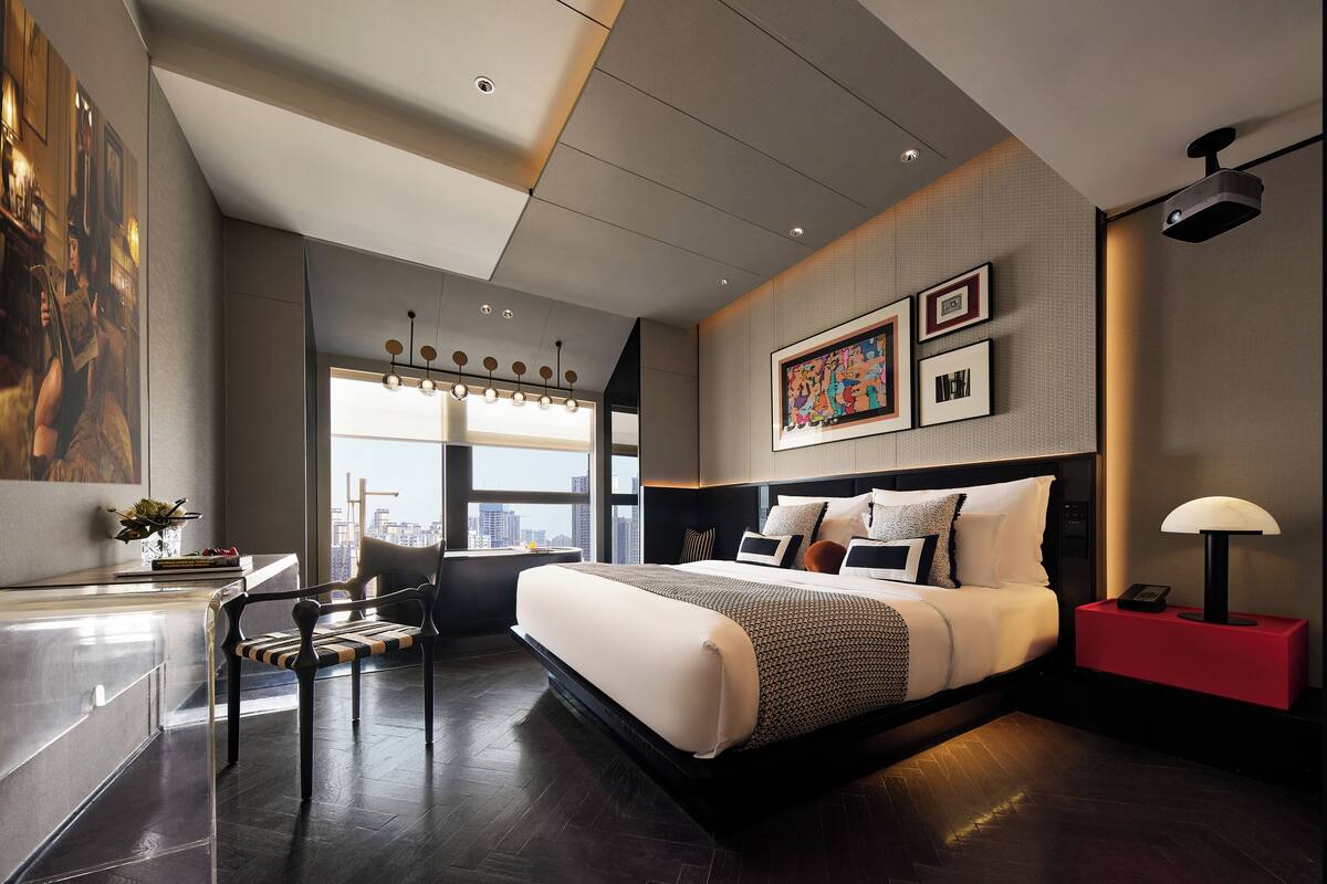 Kamar Double Standar, Pembersihan Kamar, pemandangan kota | Brankas, tirai kedap cahaya, dan setrika/meja setrika