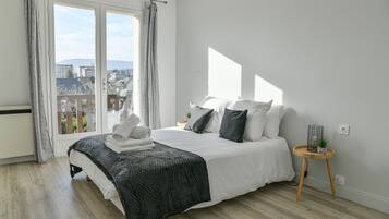 4 sovrum, strykjärn/strykbräda och sängkläder