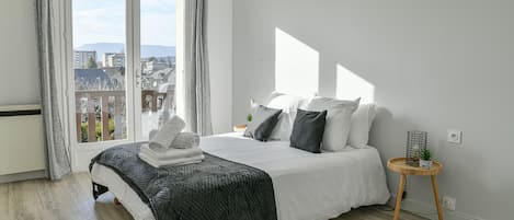 4 chambres, fer et planche Ă repasser, literie fournie