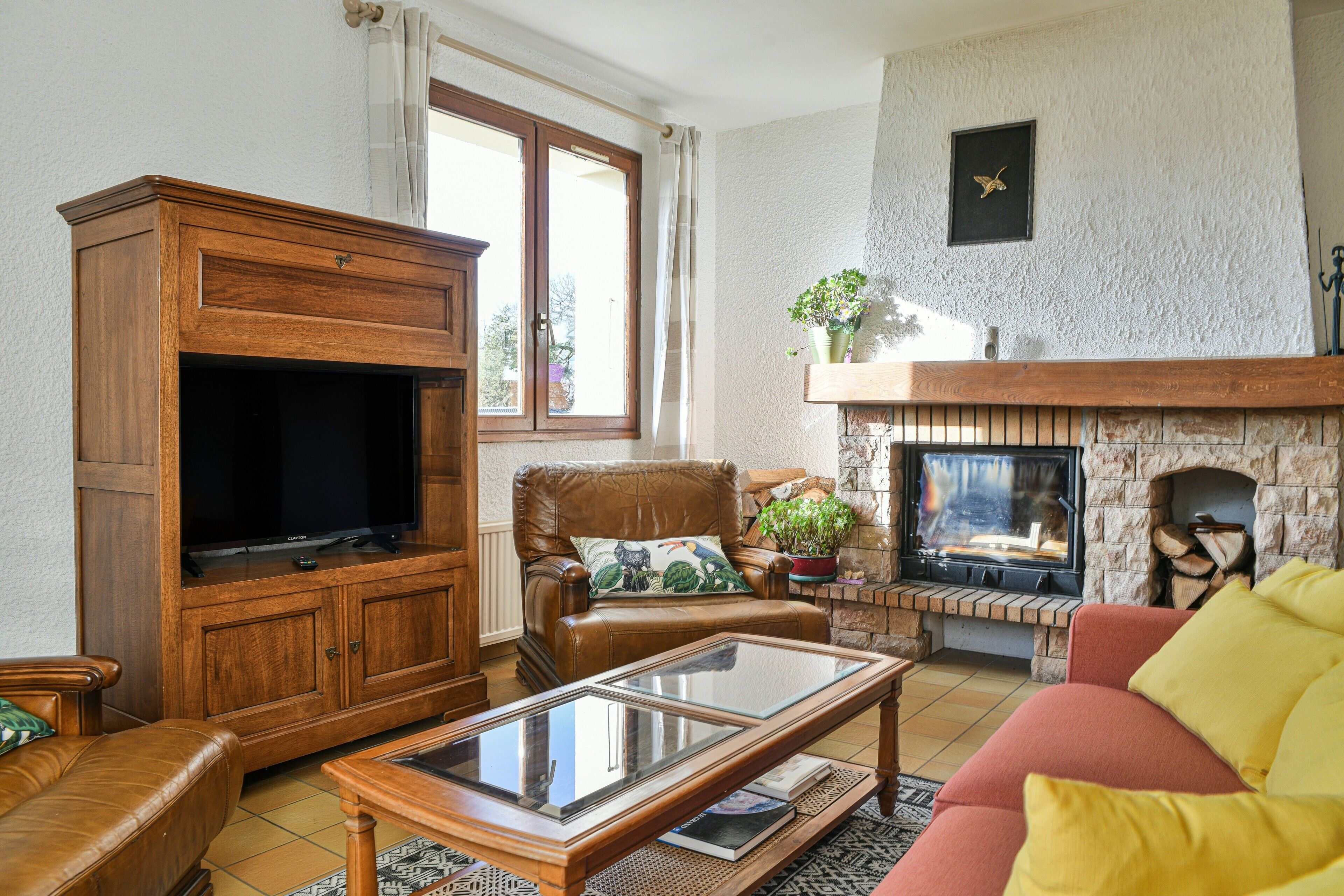 TV, fireplace, stereo