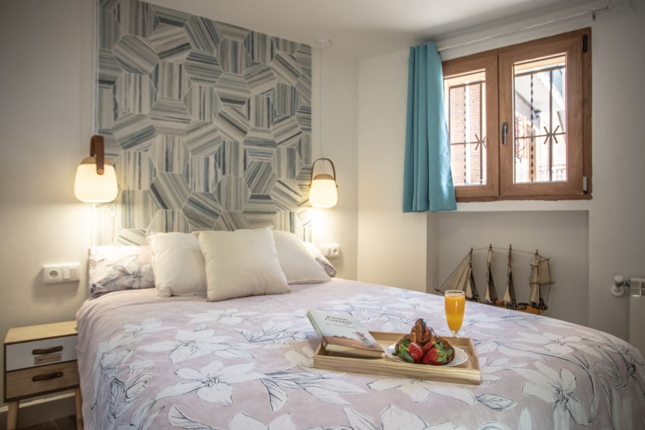 Iron/ironing board, Internet, bed sheets