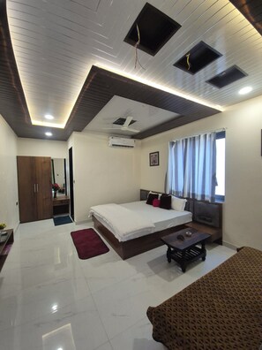 Superior Room | Bathroom - Royal Hotel (Begun)