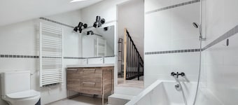 Townhouse with Garden for 6, Private Terrace and Wi-Fi