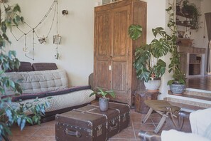 Living area - Atypical house with hillside view & cocoon terrace (Montfort-sur-Argens)