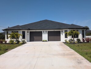 Exterior - The Nautical Nook by Anchored Acres / Themed 3BR Getaway (Lehigh Acres)