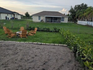 Property grounds - The Nautical Nook by Anchored Acres / Themed 3BR Getaway (Lehigh Acres)
