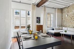 Dining - Spacious 2BR in The Heart of Saint Germain (Paris)