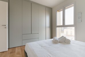 3 bedrooms, iron/ironing board - GuestHost - Spacious and modern 75 square meters apartment, perfect for six people, located on the fifth floor of a building with an elevator (NOT accessible to guests with disabilities).The property is located in a quiet area, allowing our guests to exp (Milan)