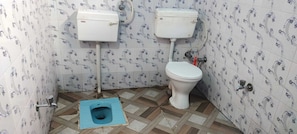 Shower, towels, soap - Hotel Shri Ganesh Hari Ganesh (Ukhimath)