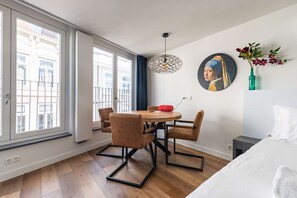 Unclassified image, 5 of 21, button - Stylish studio with French balcony n the heart of Breda city center (Breda)