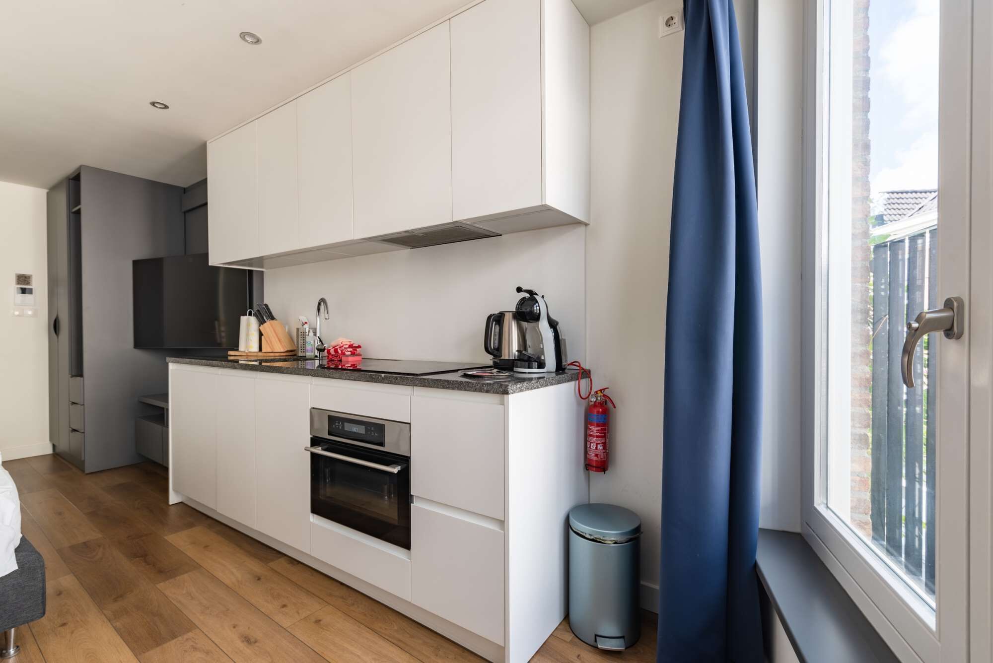 Kjøleskap, mikrobølgeovn, ovn og oppvaskmaskin