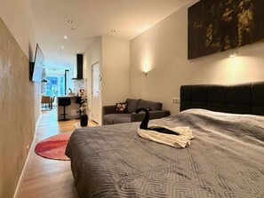 1 soverom, skrivebord, strykejern/-brett og wi-fi