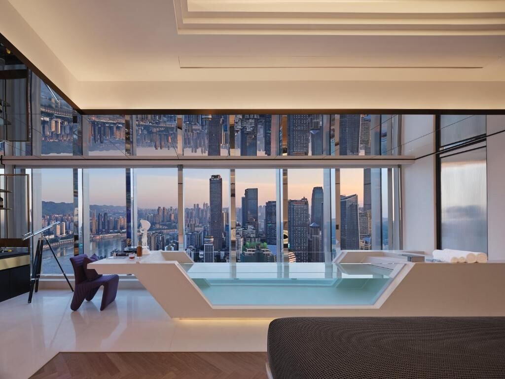 Suite panorámica, bañera de hidromasaje, vistas al río | Caja fuerte, cortinas opacas, sistema de insonorización