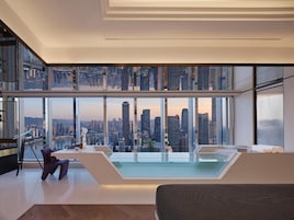 270° Panoramic Peninsula River View Suite (3m Private Hot Tub) | Down comforters, in-room safe, blackout drapes, soundproofing