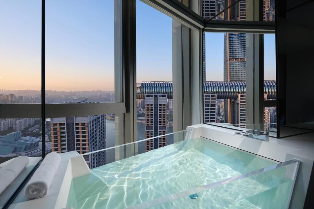 Klassieke tweepersoonskamer, hot tub, uitzicht op rivier | Kameruitzicht