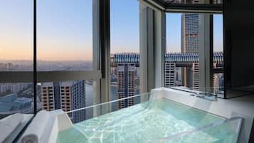 Classic Double Room, Hot Tub, River View | Pemandangan dari bilik