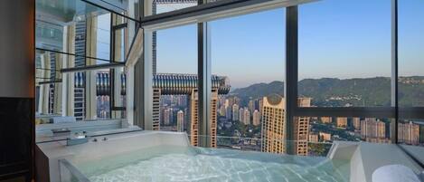 180° River View King Room (Oversized Private Hot Tub) | In-room safe, blackout drapes, soundproofing, iron/ironing board
