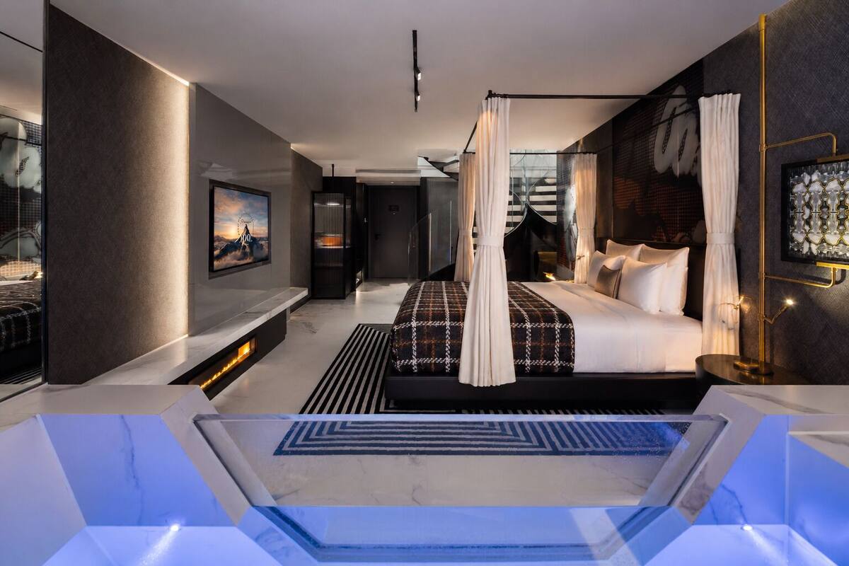 Panoramic-Suite, Whirlpool, Stadtblick