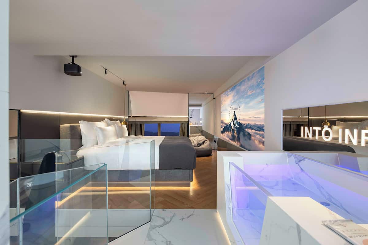 Standard Room, City View | In-room safe, blackout drapes, soundproofing, iron/ironing board