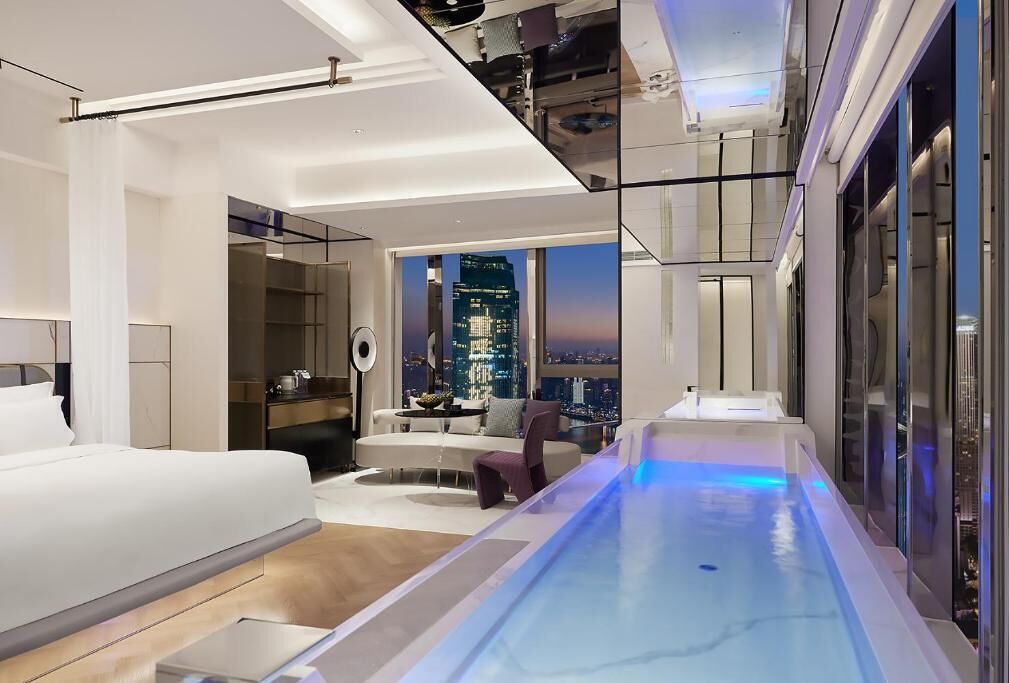 Deluxe-Suite, Stadtblick | Zimmersafe, Verdunkelungsvorhänge, schallisolierte Zimmer